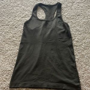 Size 8 lululemon swiftly tech tank